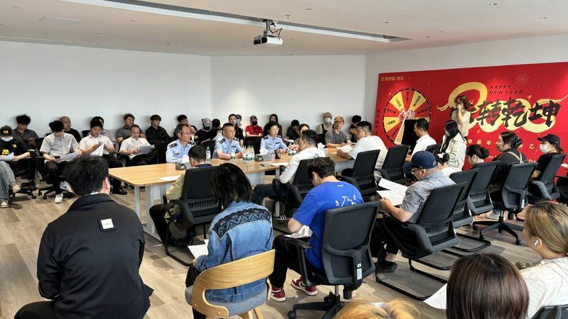 办公室充饥小饼干定制礼盒：健康零食的个性化选择